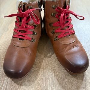 Women’s Propet Dasher Bootie with red laces - size 11 wide (D)